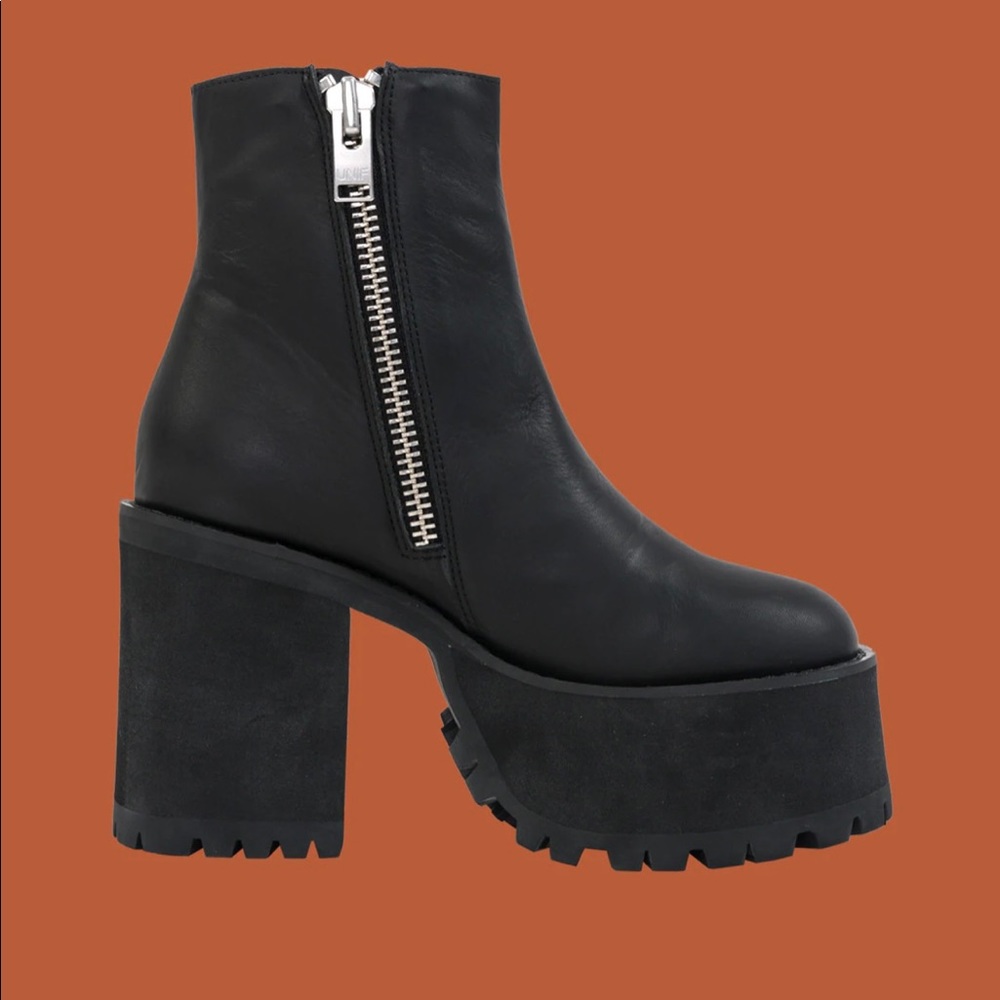 UNIF Bonnie boot